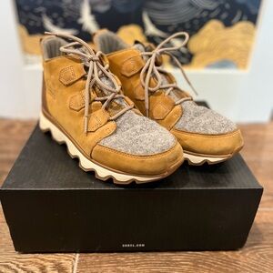 Sorel - Kinetic Caribou WP Sneakers - Camel Brown - Size 8.5